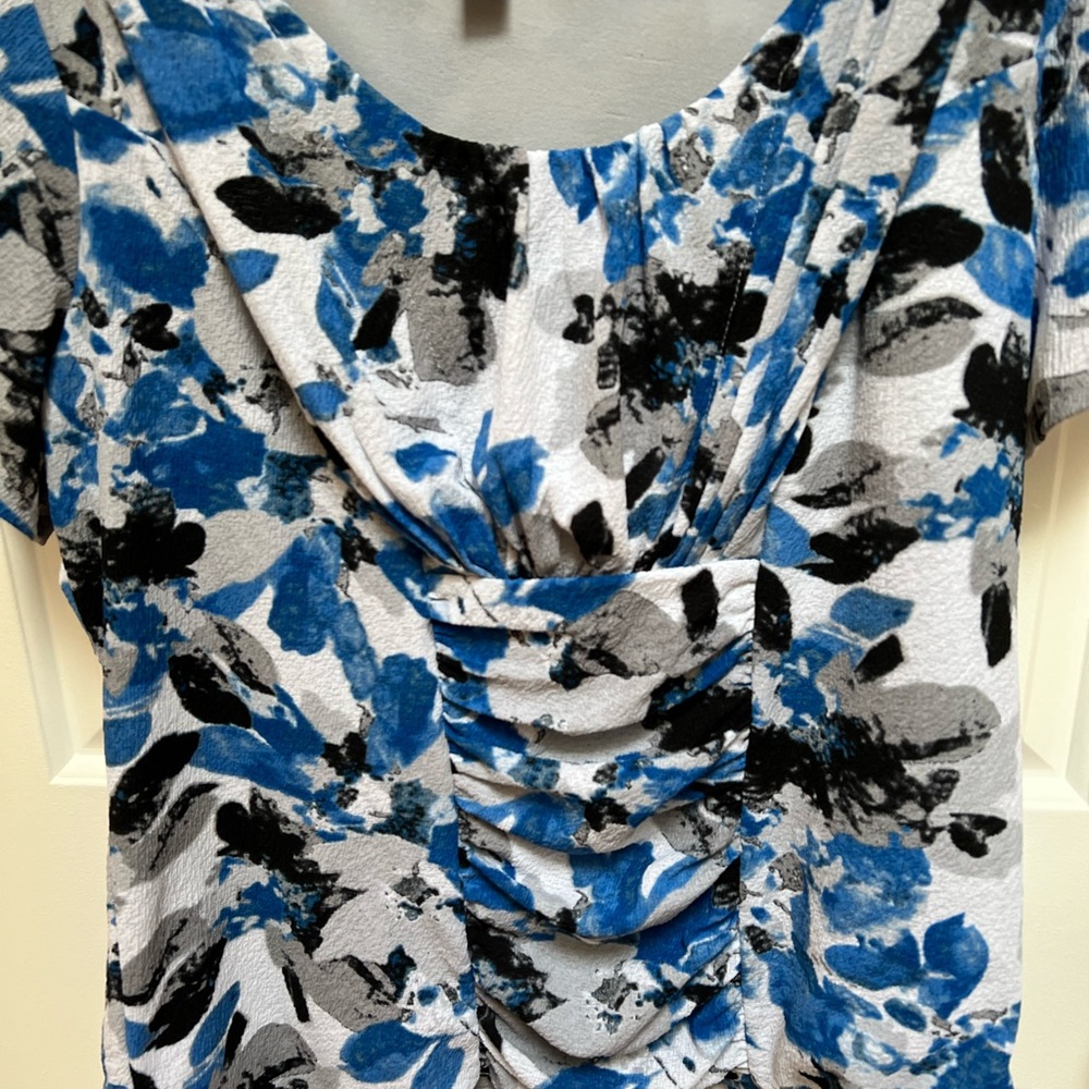 Ladies top - Picture 2 of 7